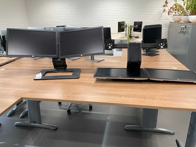 Hp elitedisplay e232 monitoren op steun (2x) - afbeelding 10 van  17