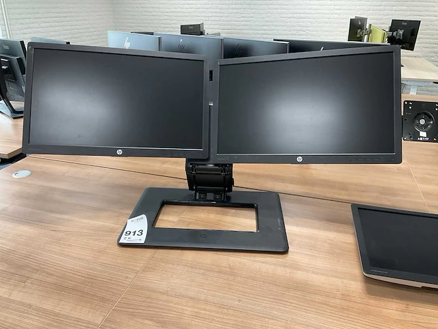 Hp elitedisplay e232 monitoren op steun (2x) - afbeelding 11 van  17