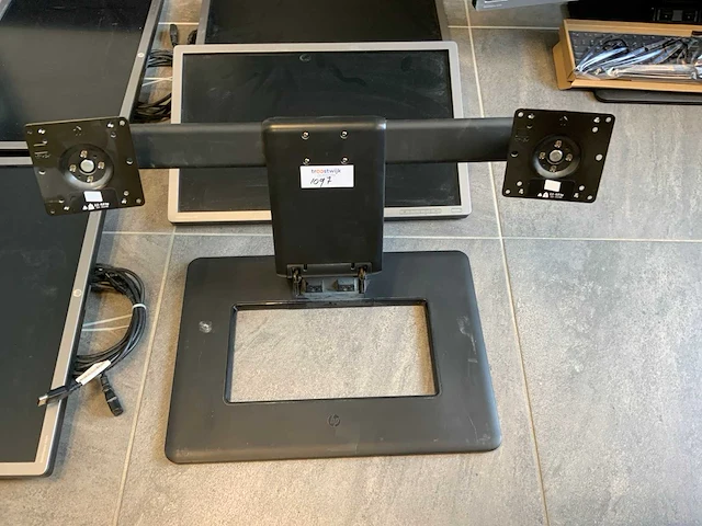 Hp elitedisplay e241i 2 monitoren op steun (3x) - afbeelding 3 van  5