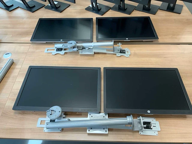 Hp elitedisplay e242 2 monitoren op arm (4x) - afbeelding 1 van  9
