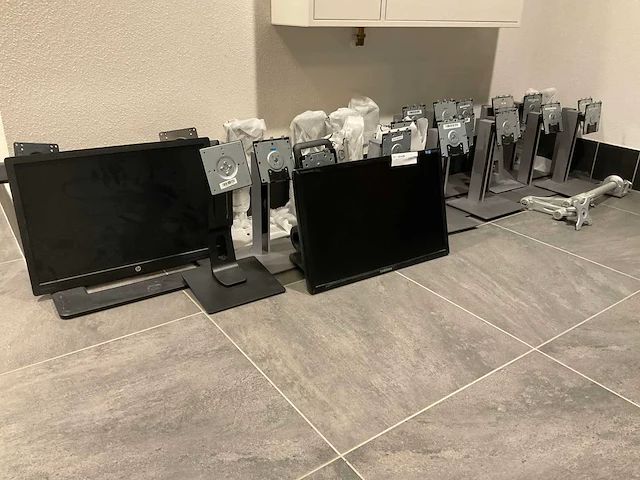 Hp, iiyama monitorsteunen en monitoren (28x) - afbeelding 4 van  11