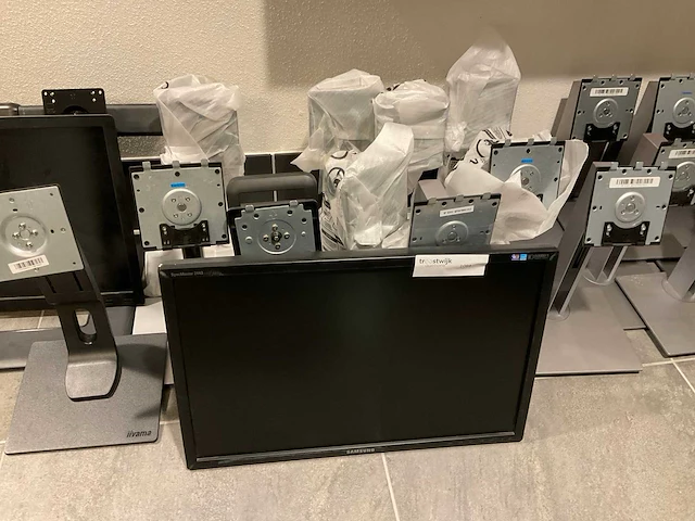 Hp, iiyama monitorsteunen en monitoren (28x) - afbeelding 7 van  11