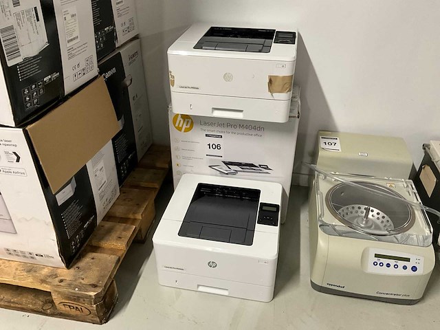 Hp laserjet pro m404dn laserprinter (3x) - afbeelding 1 van  5