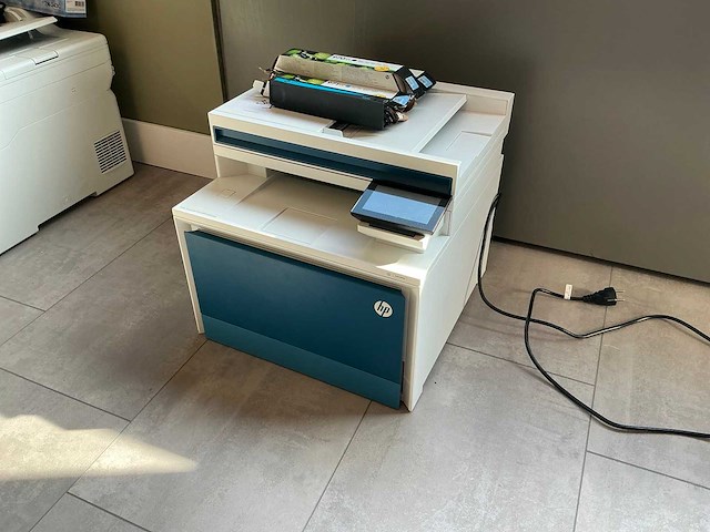 Hp laserjet pro mfp 4302dw kleuren laserprinter - afbeelding 1 van  3