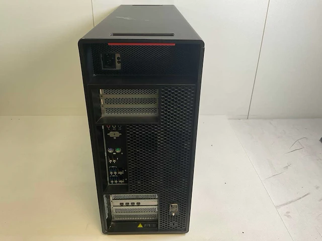Hp p920, 2x xeon(r) gold 6154, 192 gb ram (12x16gb), 1x 1 tb nvme - 1x 1tb ssd, nvidia quadro p1000 4 gb workstation - afbeelding 4 van  5