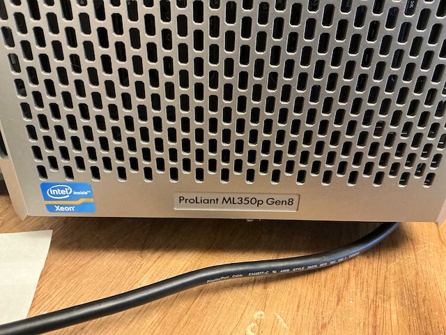 Hp prioliant ml350 gen8p server - afbeelding 2 van  8
