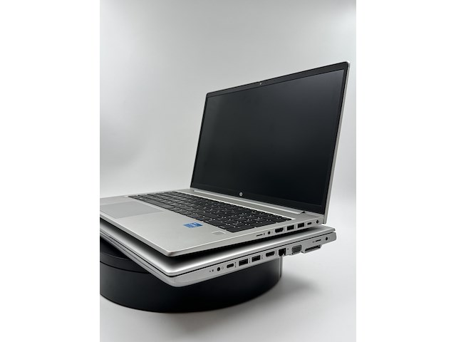 Hp probook 650 g4 (werkend) + hp elitebook 650 g10 (voor reparatie), zilver, 2018-2024 - afbeelding 2 van  7