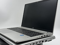 Hp probook 650 g4 (werkend) + hp elitebook 650 g10 (voor reparatie), zilver, 2018-2024 - afbeelding 2 van  7