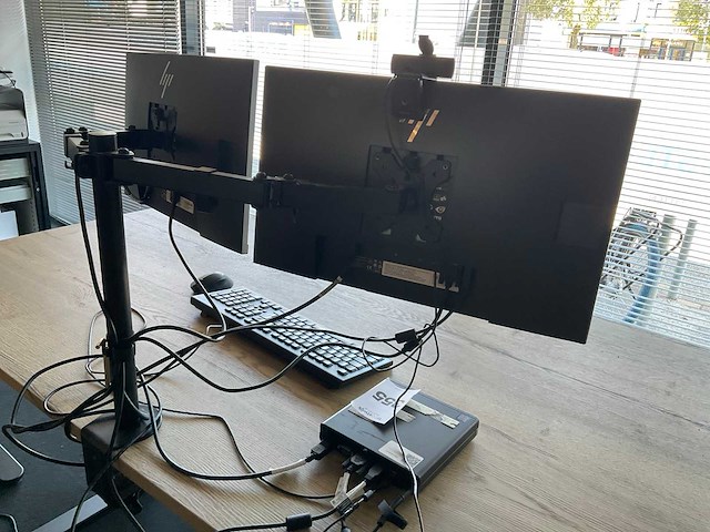 Hp prodesk 400 g3 desktop met monitoren - afbeelding 9 van  9