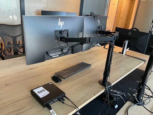 Hp prodesk 400 g3 desktop met monitoren - afbeelding 1 van  1