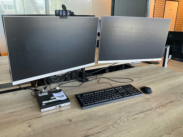 Hp prodesk 400 g3 desktop met monitoren - afbeelding 6 van  9