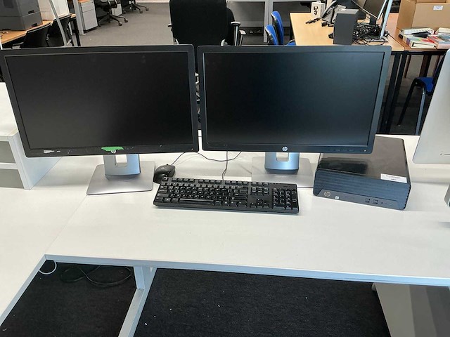 Hp prodesk 400 g7 desktop met monitoren - afbeelding 1 van  6