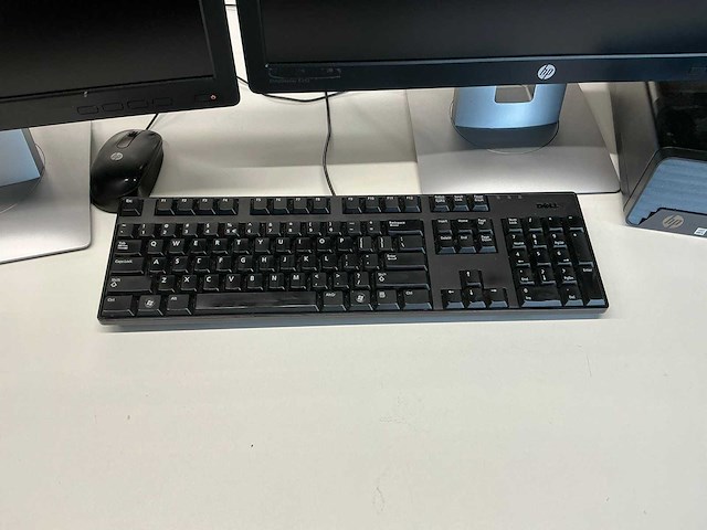 Hp prodesk 400 g7 desktop met monitoren - afbeelding 3 van  6