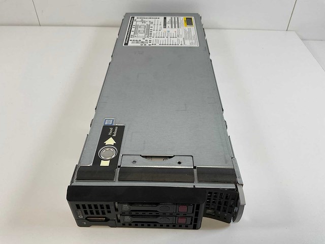 Hp proliant bl460c gen 9, 2x xeon(r) e5-2660 v3, 256 gb ram(16x 16 gb), 2x 120 gb ssd(tk0120gdjxt) blade - afbeelding 2 van  9