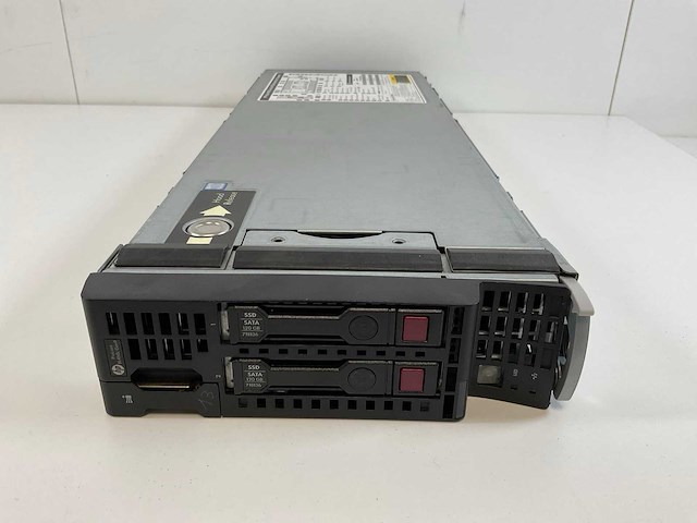 Hp proliant bl460c gen 9, 2x xeon(r) e5-2690 v3, 512 gb ram(16x 32 gb), 2x 240 gb ssd(vk000240gzxru) blade - afbeelding 1 van  9