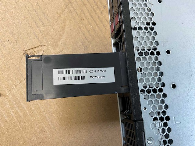 Hp proliant dl360 gen9, 2x xeon(r) e5-2680 v4, 128 gb ram(8x 16gb), 4x 400 gb ssd(ek000400gwepe) rack mount chassis - afbeelding 9 van  10