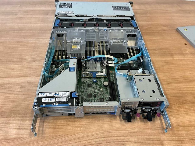 Hp proliant dl380 gen 10 server - afbeelding 4 van  8