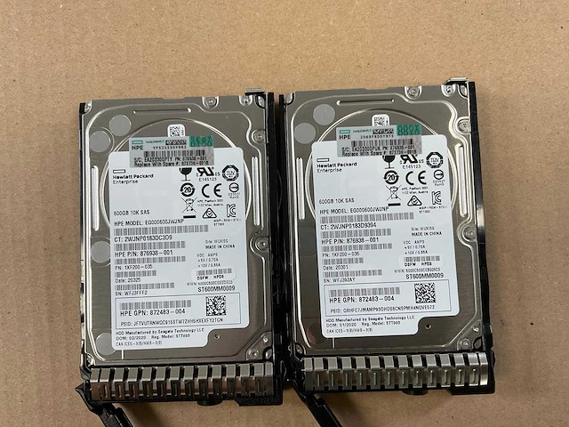 Hp proliant dl380 gen 9, 2x xeon(r) e5-2667 v3, 16x 16 gb ram, 2x 147 gb sas(eh0146fcbvb) - 8x 600 gb sas(eg000600jwjnp) rack mount chassis - afbeelding 5 van  15