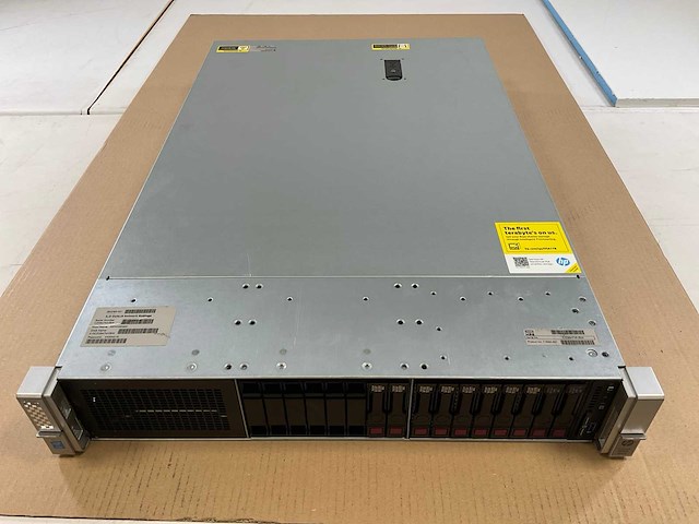 Hp proliant dl380 gen 9, 2x xeon(r) e5-2667 v3, 16x 16 gb ram, 2x 147 gb sas(eh0146fcbvb) - 8x 600 gb sas(eg000600jwjnp) rack mount chassis - afbeelding 8 van  15