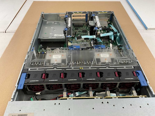 Hp proliant dl380 gen 9, 2x xeon(r) e5-2667 v3, 16x 16 gb ram, 2x 147 gb sas(eh0146fcbvb) - 8x 600 gb sas(eg000600jwjnp) rack mount chassis - afbeelding 11 van  15