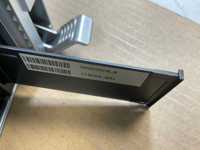 Hp proliant dl380 gen 9, 2x xeon(r) e5-2680 v3, 16x 16 gb ram, 2x 300 gb ssd(vk0300gduqv) rack mount chassis - afbeelding 8 van  9