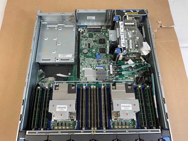 Hp proliant dl380 gen 9, 2x xeon(r) e5-2690 v3, 128 gb ram(16x 8 gb), 8x 300 gb sas(eh0300jdyth) rack mount chassis - afbeelding 8 van  11