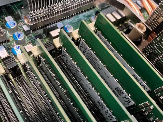 Hp proliant dl380 gen11 server - afbeelding 2 van  2