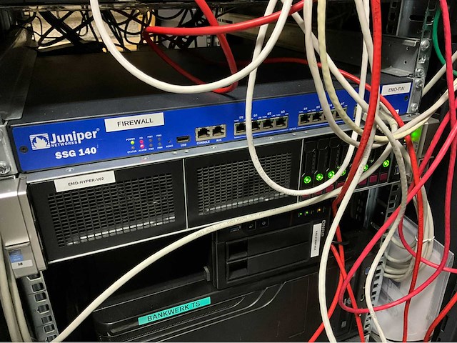 Hp proliant dl380 gen9 server - afbeelding 1 van  4