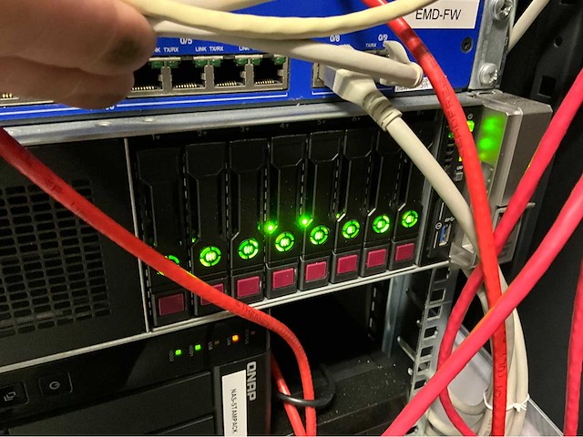 Hp proliant dl380 gen9 server - afbeelding 2 van  4