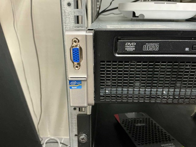 Hp proliant dl380p gen8 server - afbeelding 3 van  5