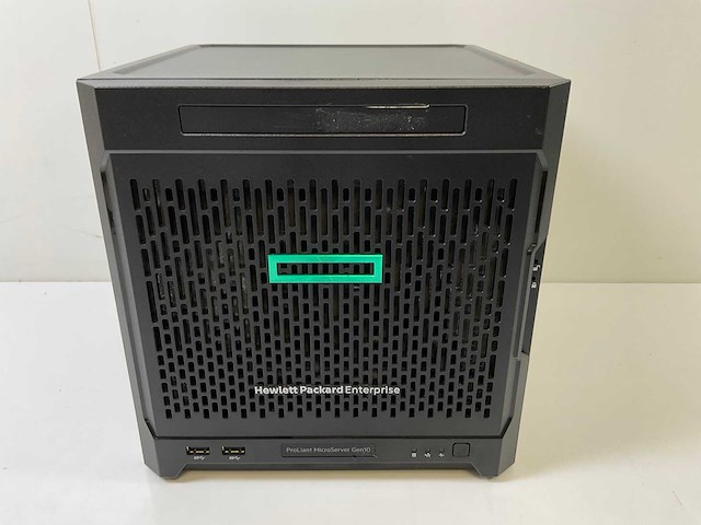 Hp proliant gen 10, amd opteron(tm) x3216, 8 gb ram, 2x 4tb hdd(wd20efrx-68euzno) micro server - afbeelding 1 van  6
