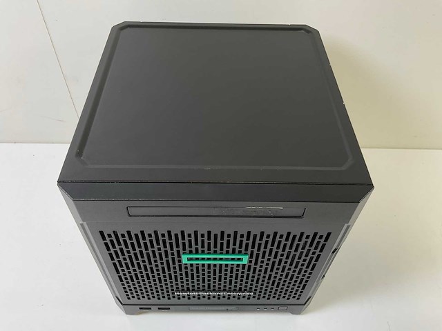 Hp proliant gen 10, amd opteron(tm) x3216, 8 gb ram, 2x 4tb hdd(wd20efrx-68euzno) micro server - afbeelding 2 van  6