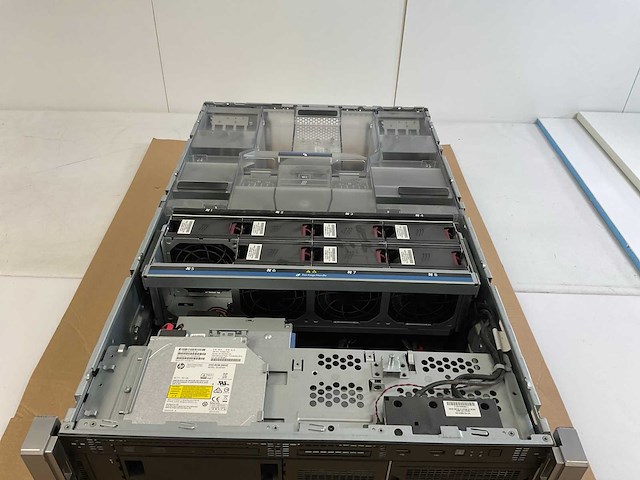 Hp proliant ml350 gen 9, xeon(r) e5-2609 v3, 64 gb ram(8x 8 gb), 5x 1.8 tb sas(eg001800jwjnr) - 2x 146 gb sas(eh0146fcbvb) - 1x 1.8 tb sas(eg001800jxlwb) rack mount chassis - afbeelding 12 van  14