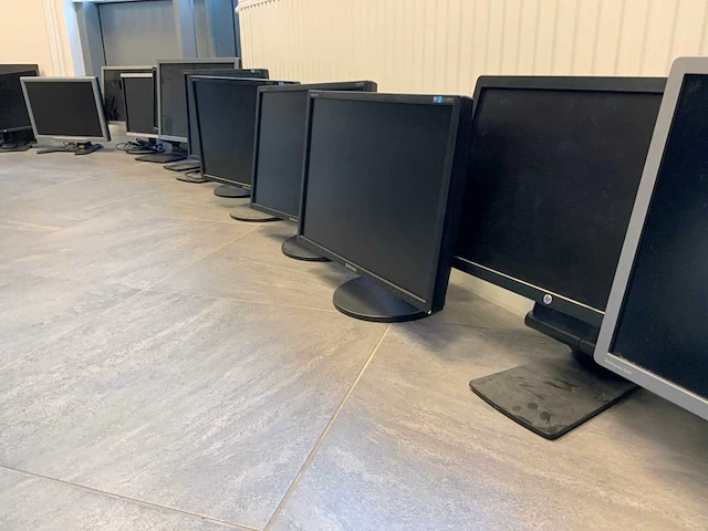 Hp, samsung partij diverse monitoren - afbeelding 1 van  9