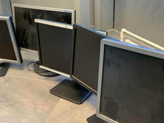 Hp, samsung partij diverse monitoren - afbeelding 7 van  9