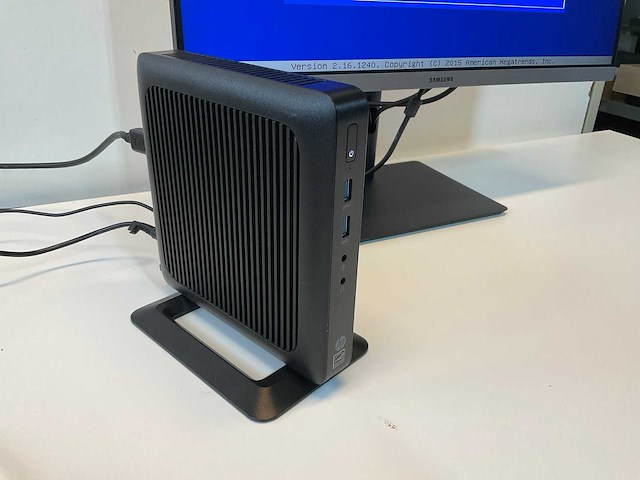 Hp t520 desktop met monitor - afbeelding 1 van  7
