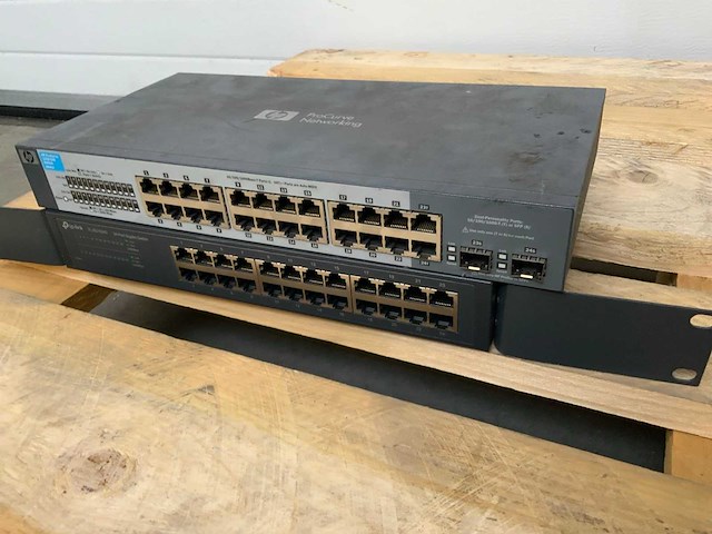 Hp & tp-link switch (2x) - afbeelding 1 van  3