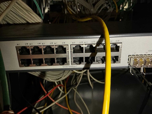 Hp v1910-16g je005a switch 19” - afbeelding 2 van  2