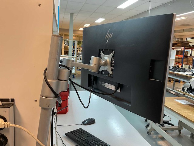 Hp werkplaatsmeubel met computers - afbeelding 2 van  13