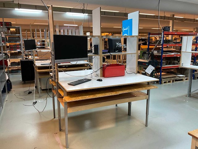 Hp werkplaatsmeubel met computers - afbeelding 6 van  13