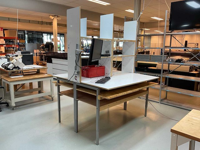 Hp werkplaatsmeubel met computers - afbeelding 8 van  13