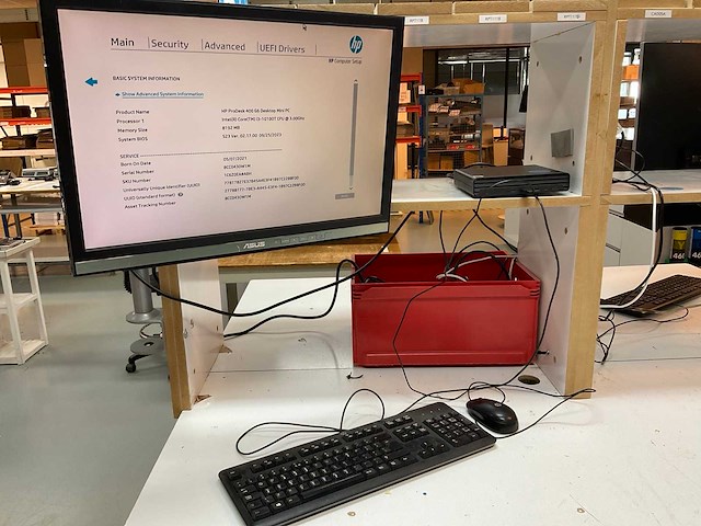 Hp werkplaatsmeubel met computers - afbeelding 9 van  13