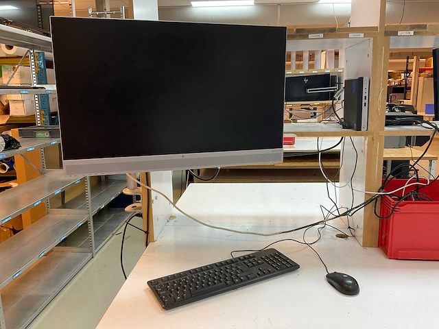 Hp werkplaatsmeubel met computers - afbeelding 12 van  13