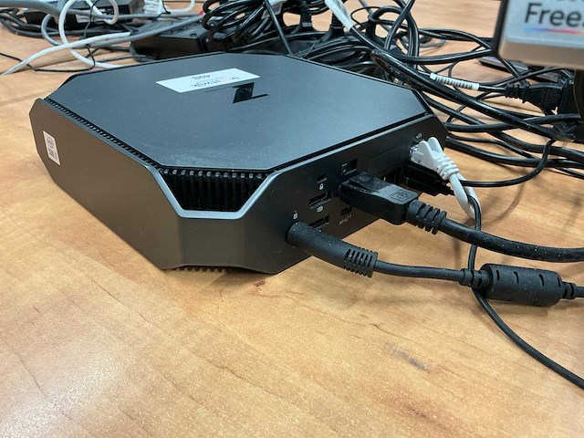 Hp z2 mini g5 desktop en monitor - afbeelding 8 van  9