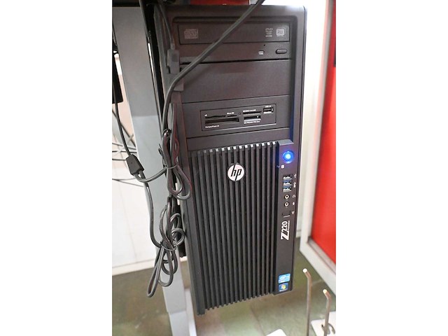 Hp z220 workstation intel xeon inside windows pro 7 oa desktop met 2 iiyama monitoren - afbeelding 2 van  4