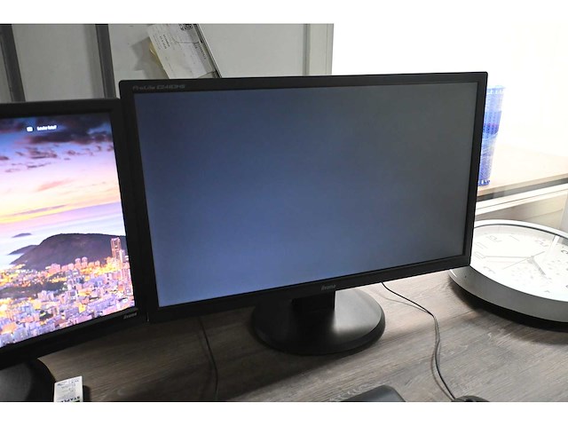 Hp z220 workstation intel xeon inside windows pro 7 oa desktop met 2 iiyama monitoren - afbeelding 3 van  4