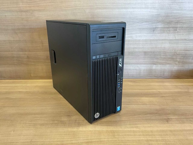 Hp z230 computer - afbeelding 1 van  2