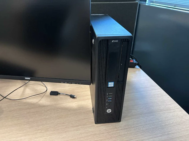 Hp z240 sff workstation desktop - afbeelding 3 van  5