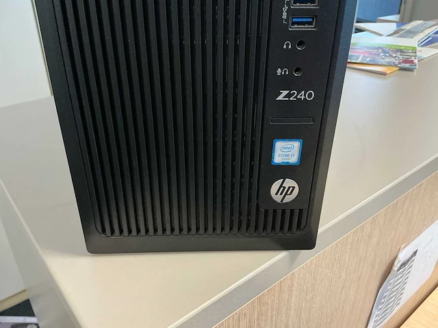 Hp z240 tower workstation desktop - afbeelding 2 van  3