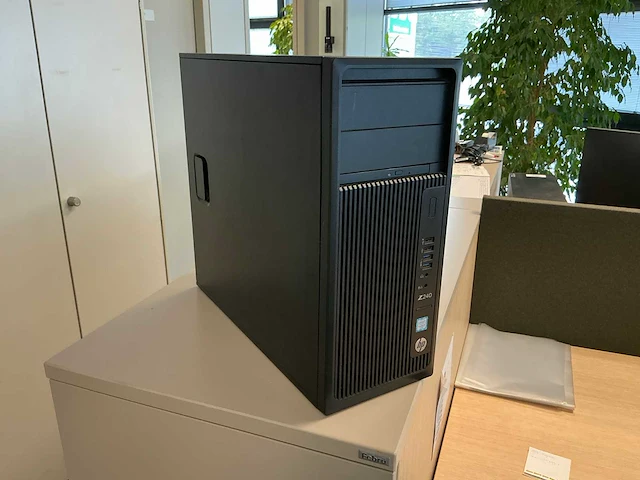 Hp z240 tower workstation desktop - afbeelding 3 van  3